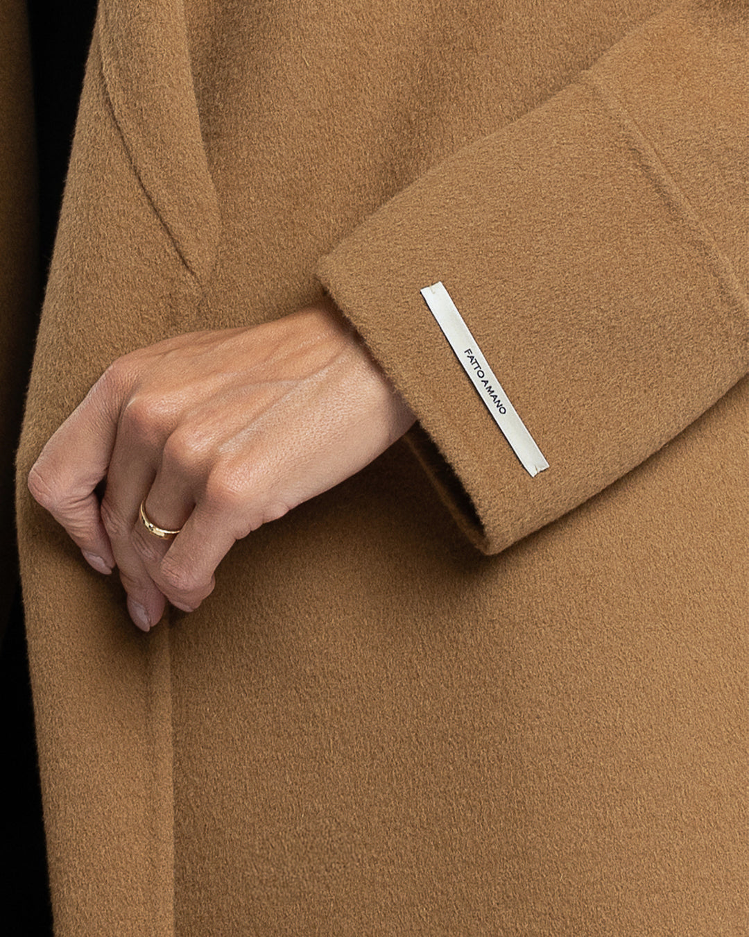 Cappotto lungo tasche a filetto in lana e cashmere cammello