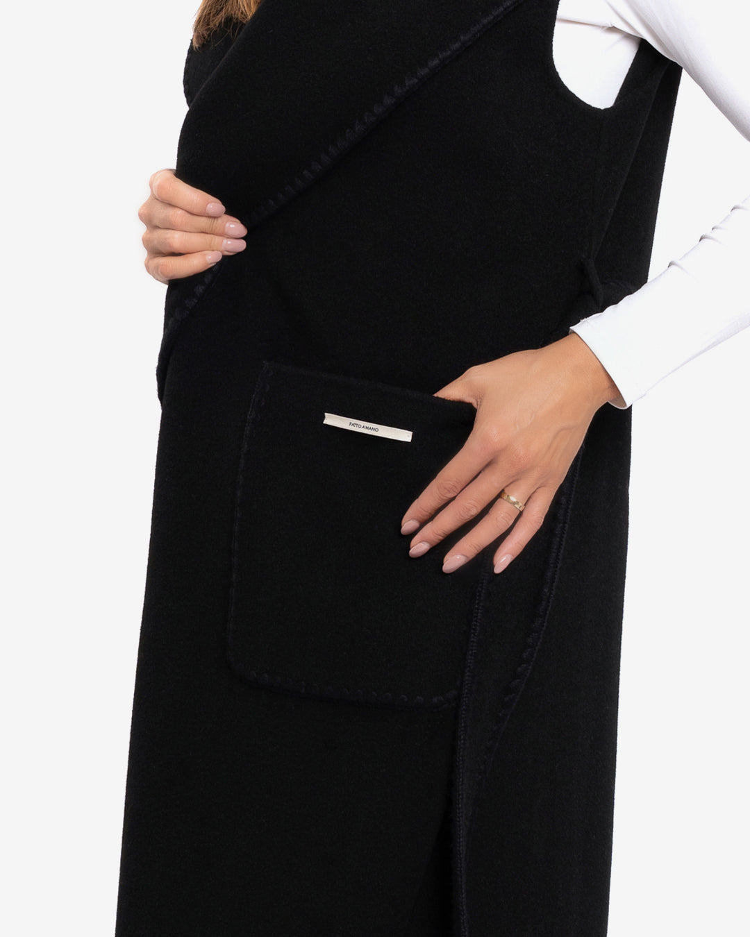 Sleeveless coat with embroidered black trim in black wool and cashmere