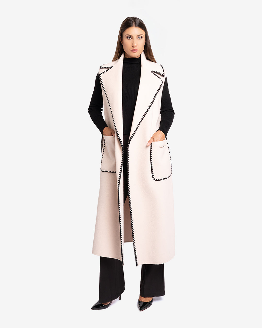 Cappotto smanicato con profilo ricamato nero in lana e cashmere champagne