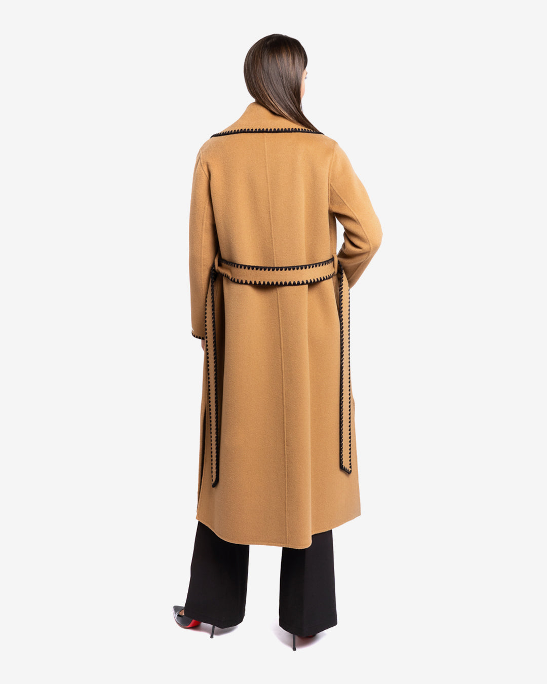 Cappotto con profilo ricamato nero in lana e cashmere cammello