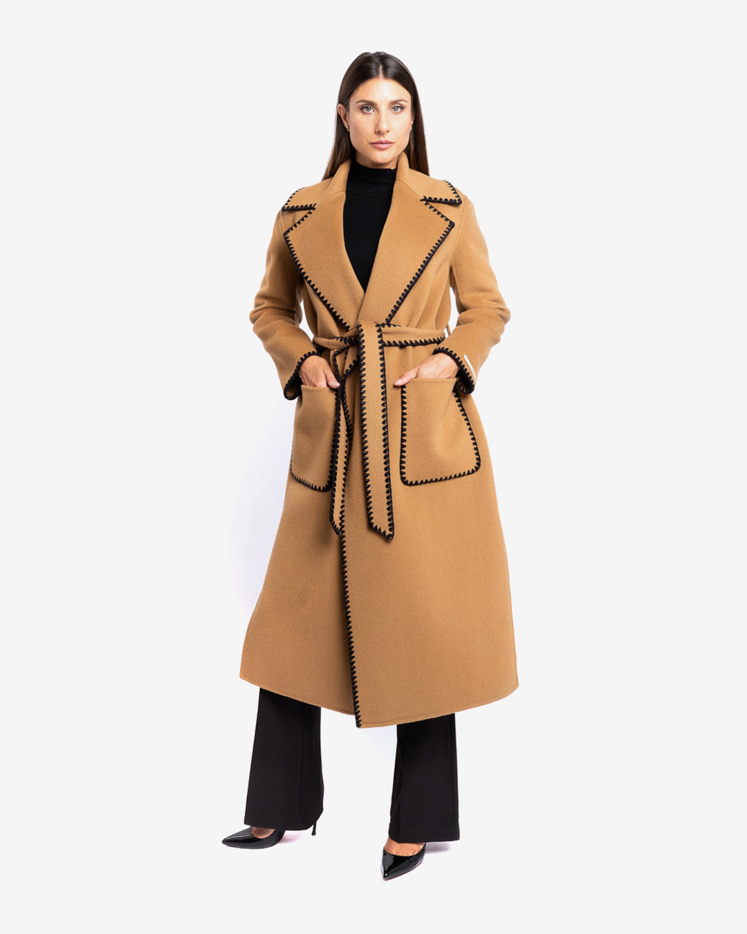 Cappotto con profilo ricamato nero in lana e cashmere cammello